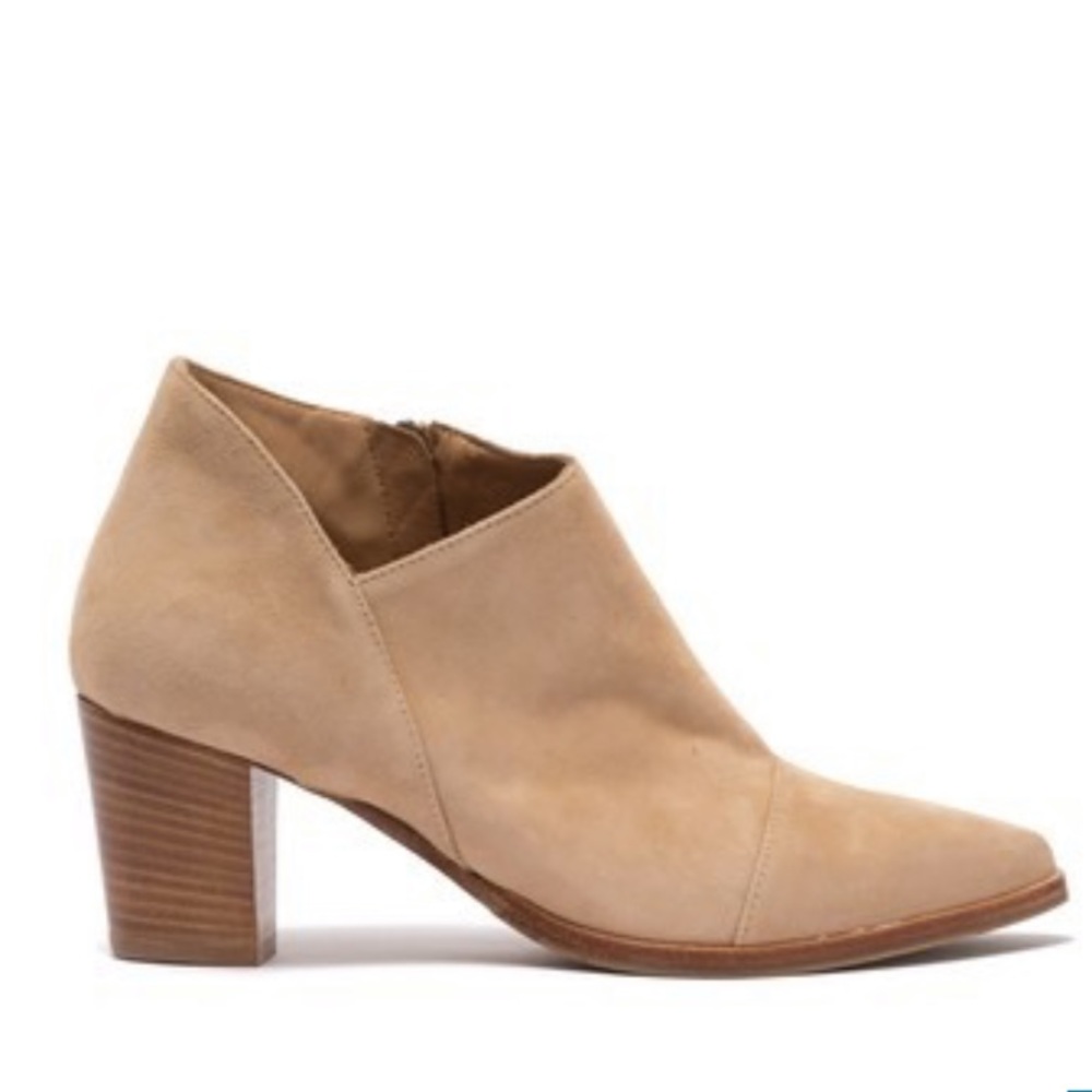 NEW Italeau Marisa Waterproof Cap Toe Bootie - Picture 1 of 8